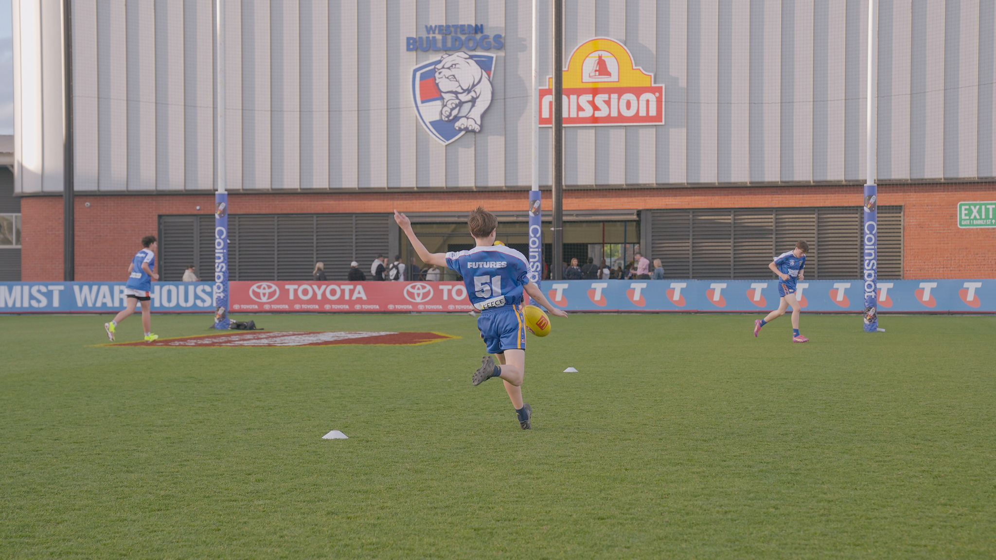 Young Bulldogs Futures Academy players training at Whitten Oval, featuring Keece logo on the scoreboard in Melbourne’s west.